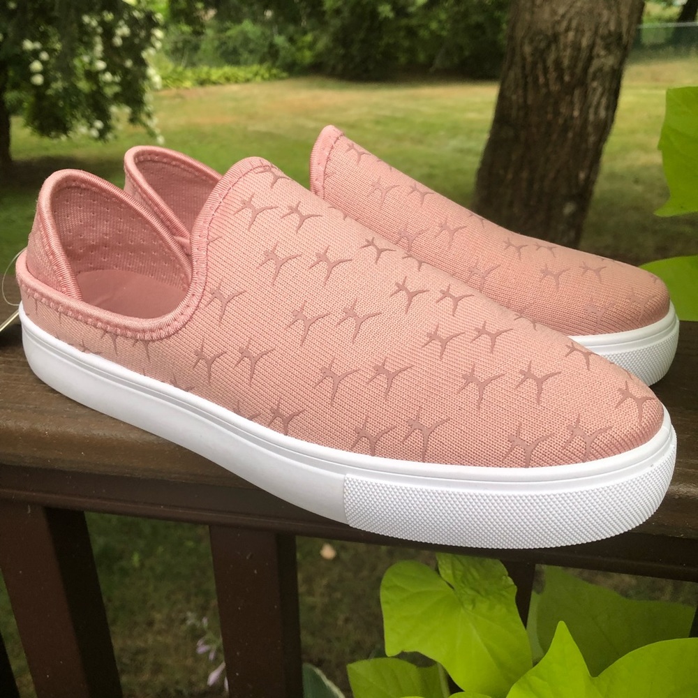 🌸 Danskin Stretch Knit Slip-on Sneakers 🌸
